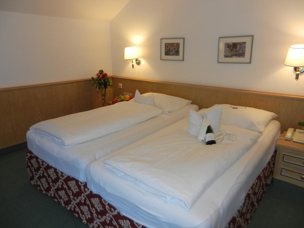 Hotel Am Kofel - Gesundheitszentrum Oberammergau Room photo